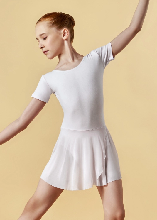 body baletowe z tuniczką przód KLARAB3LS60Sbiały 1-1200x1680.jpg