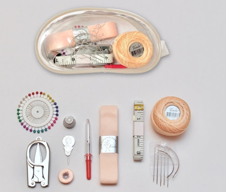 T1025_sewing_kit1.jpg